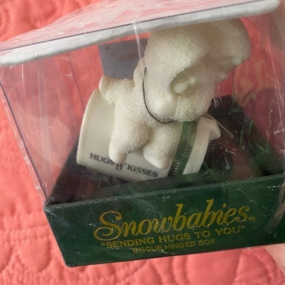 New 1999 SnowBabies Dept 56 Sending Hugs to You Hinged Box Figurine 5669027
